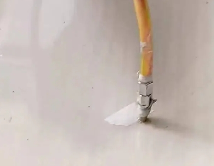 宜兴瓷砖空鼓维修公司专业解答在瓷砖铺贴过程中，如果使用的砂料过粗（如全部使用了粗砂），可能会导致以下问题